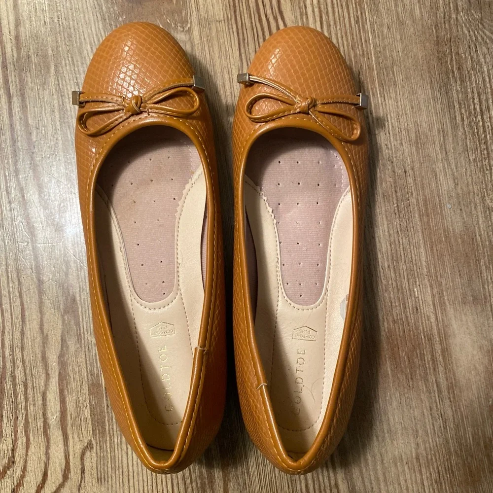 GOLD TOE WARM CARAMEL COMFORT BALLET FLATS SIZE 10M LIKE NEW! FAUX LEATHER FALL